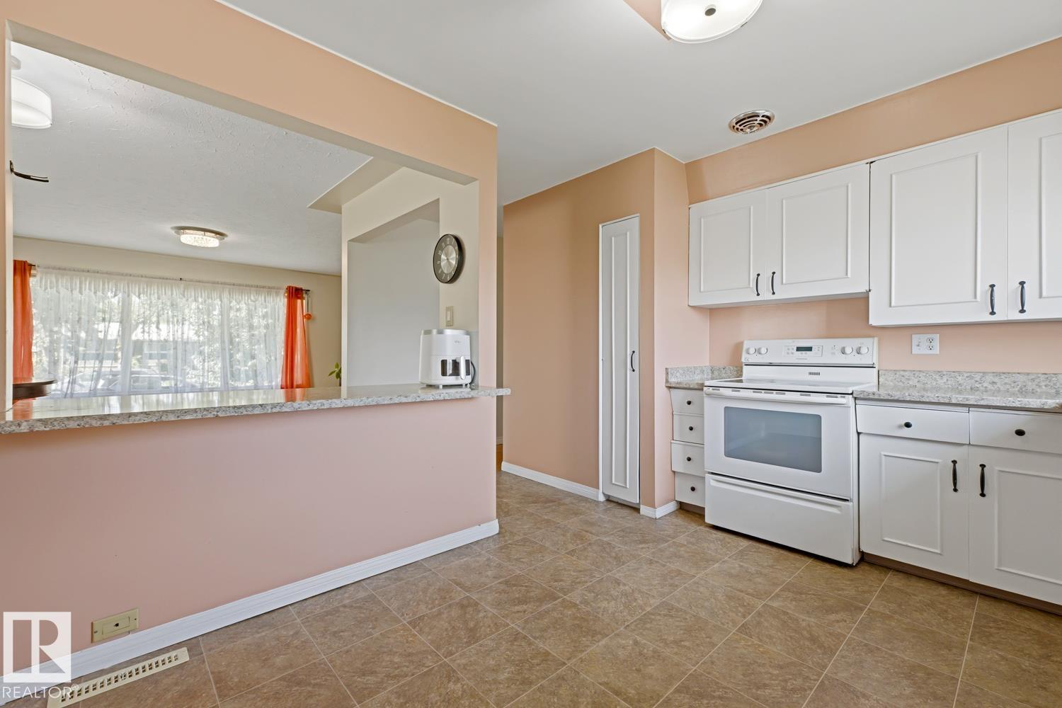 15707 92 AV NW - 26