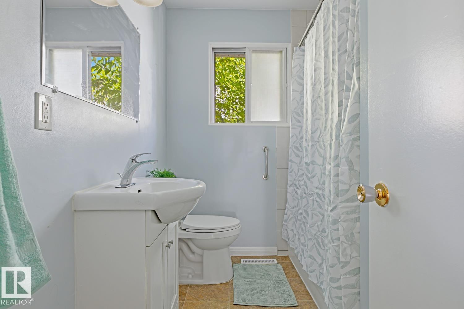 15707 92 AV NW - 27