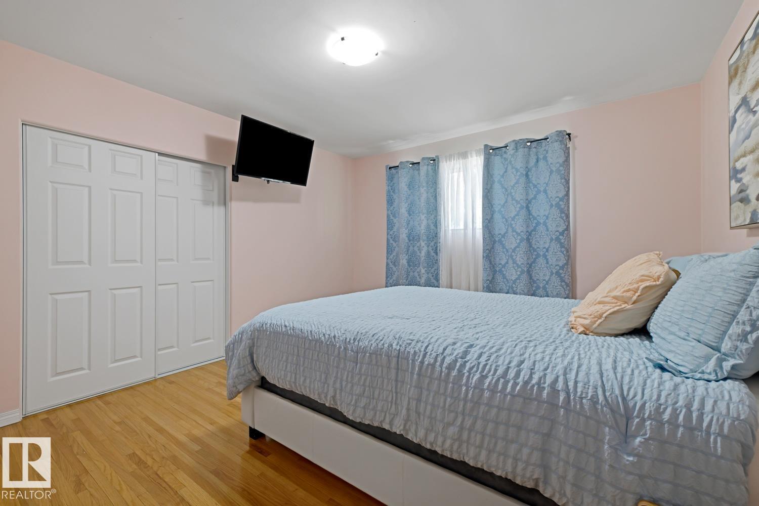 15707 92 AV NW - 28