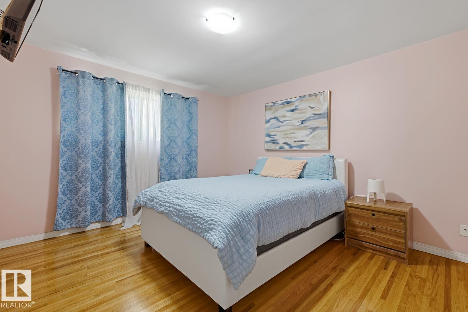 15707 92 AV NW - 29