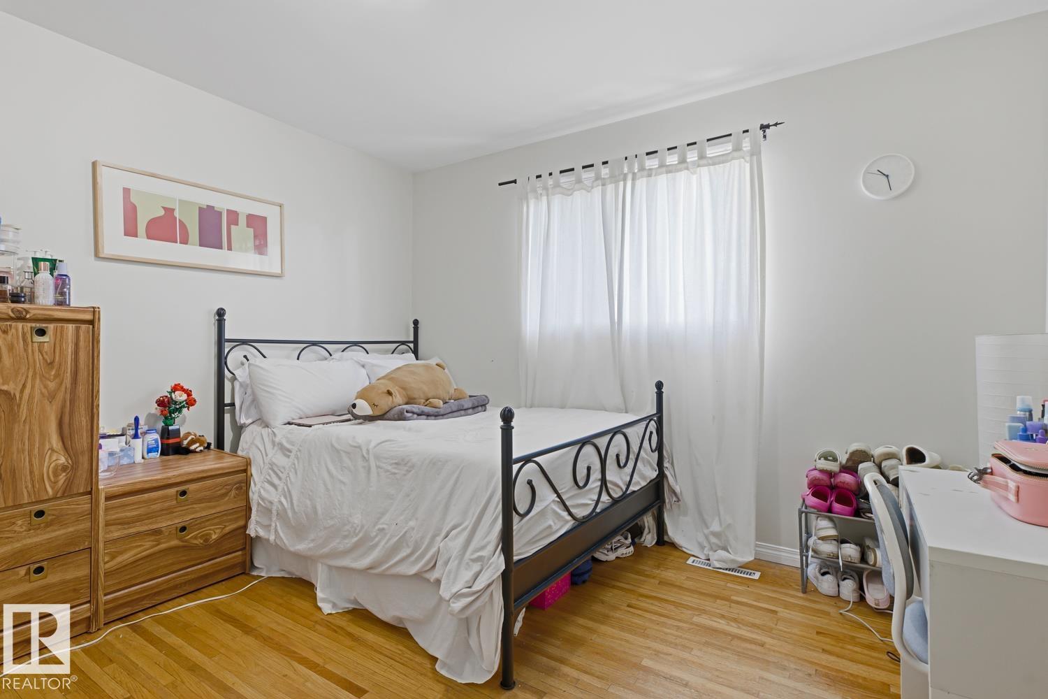 15707 92 AV NW - 30