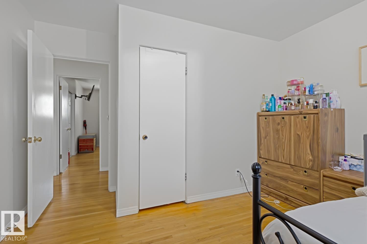 15707 92 AV NW - 31