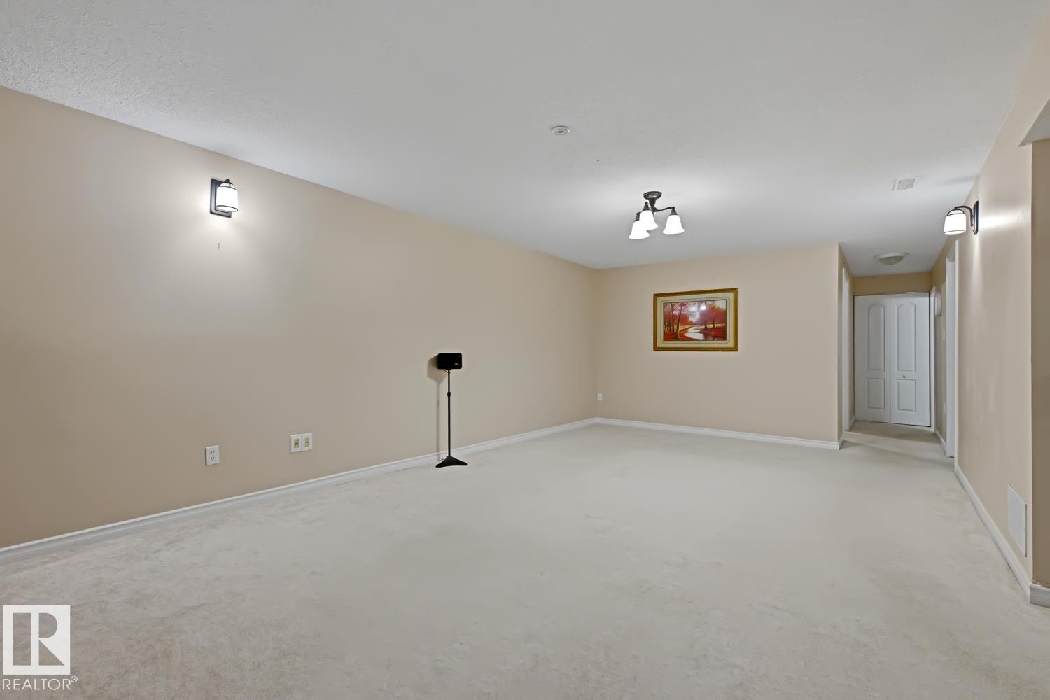 15707 92 AV NW - 33