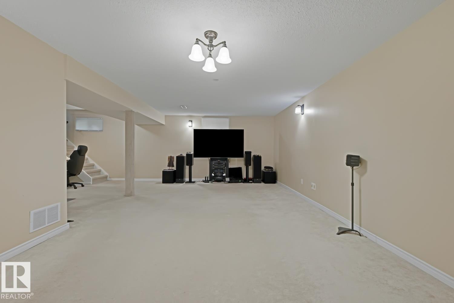 15707 92 AV NW - 34