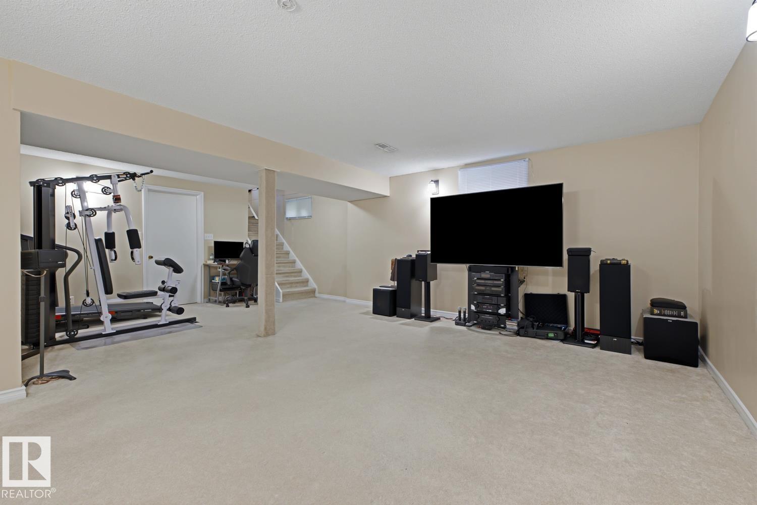 15707 92 AV NW - 35