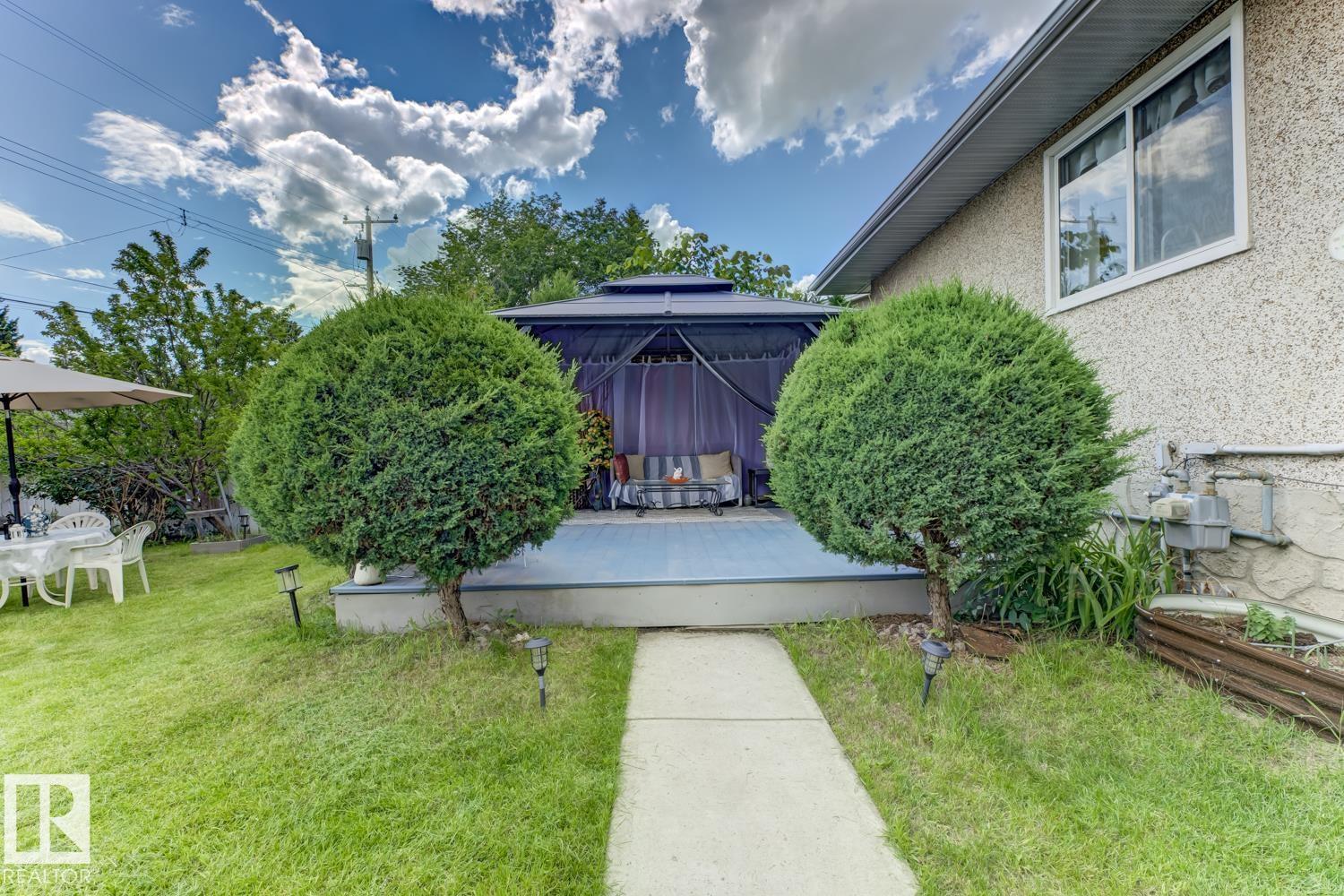 15707 92 AV NW - 5