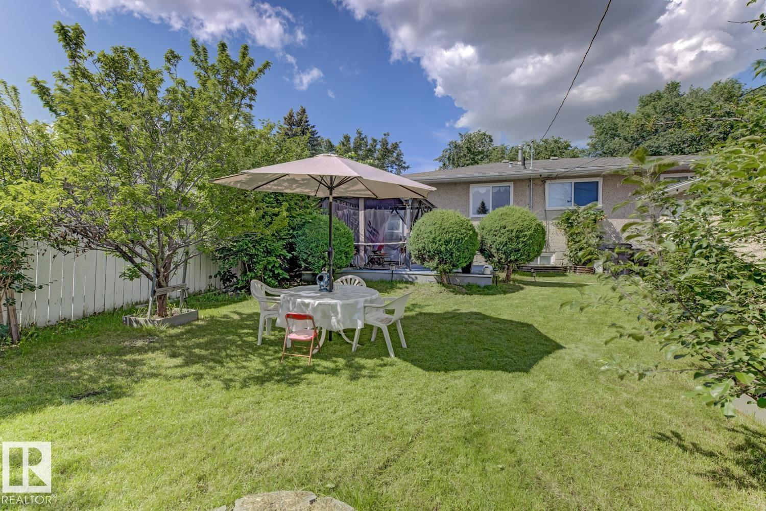 15707 92 AV NW - 9