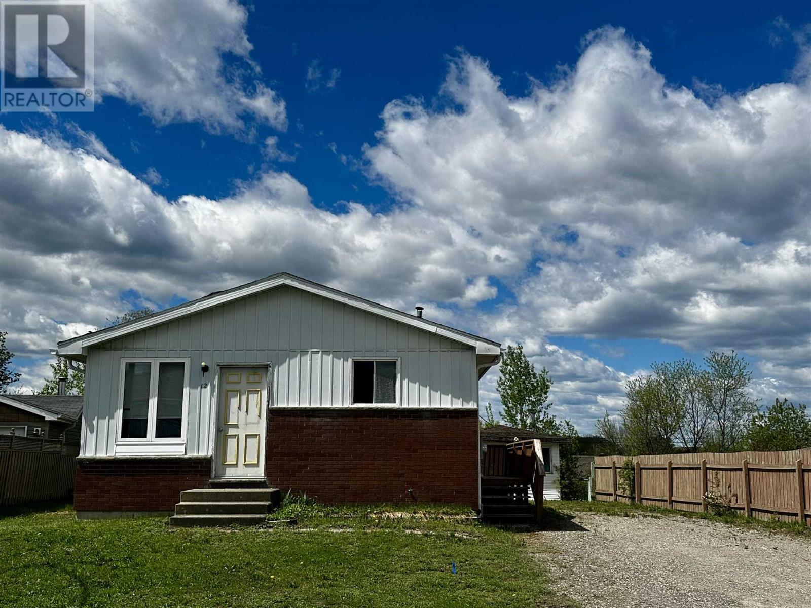 12 LAUZON CRES - 1