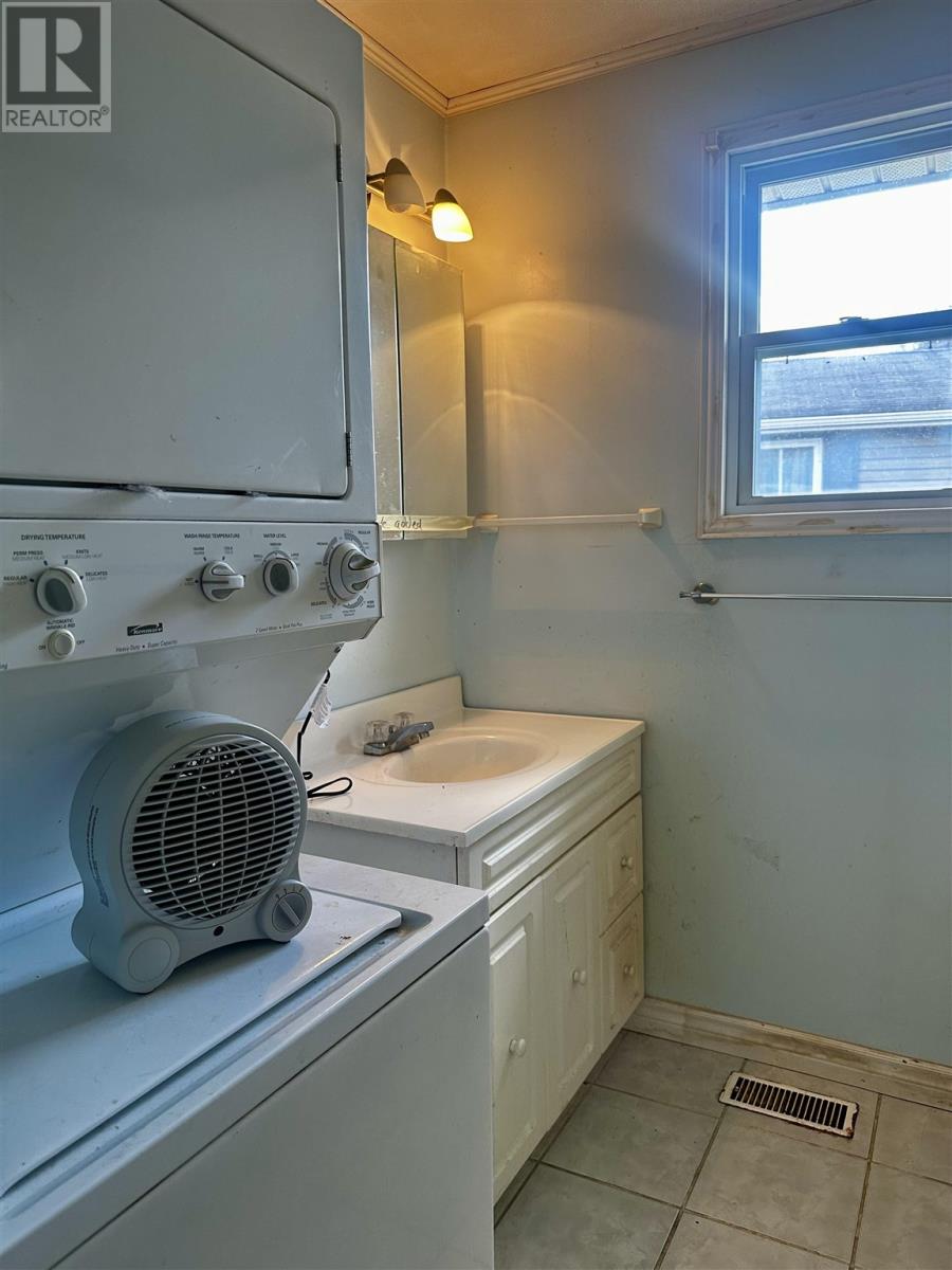 12 LAUZON CRES - 11