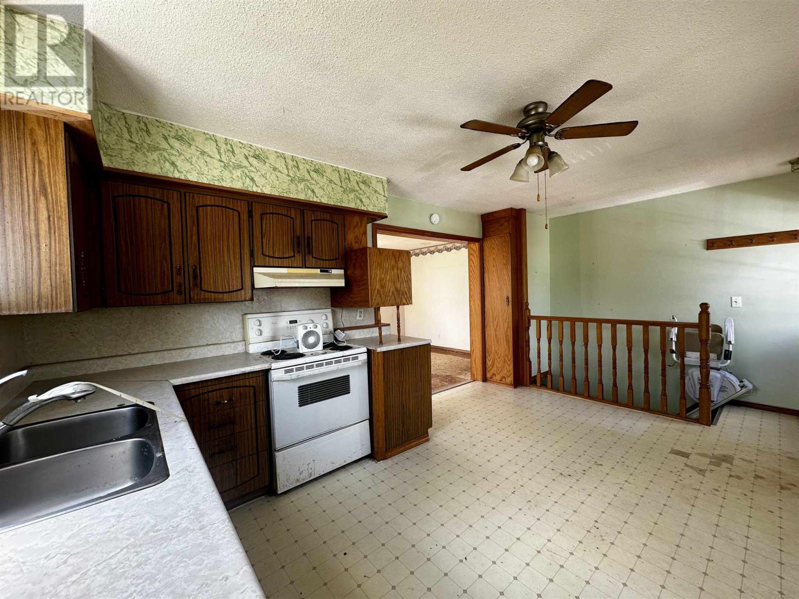 12 LAUZON CRES - 7