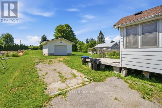 1527 KILLARNEY BEACH ROAD - 32