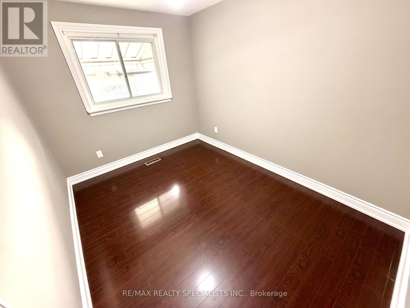22 BEECHWOOD CRESCENT - 17