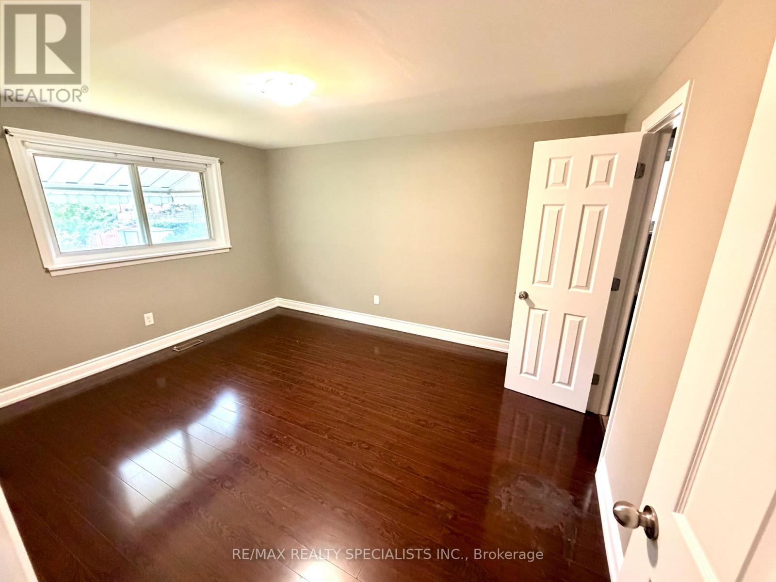 22 BEECHWOOD CRESCENT - 12