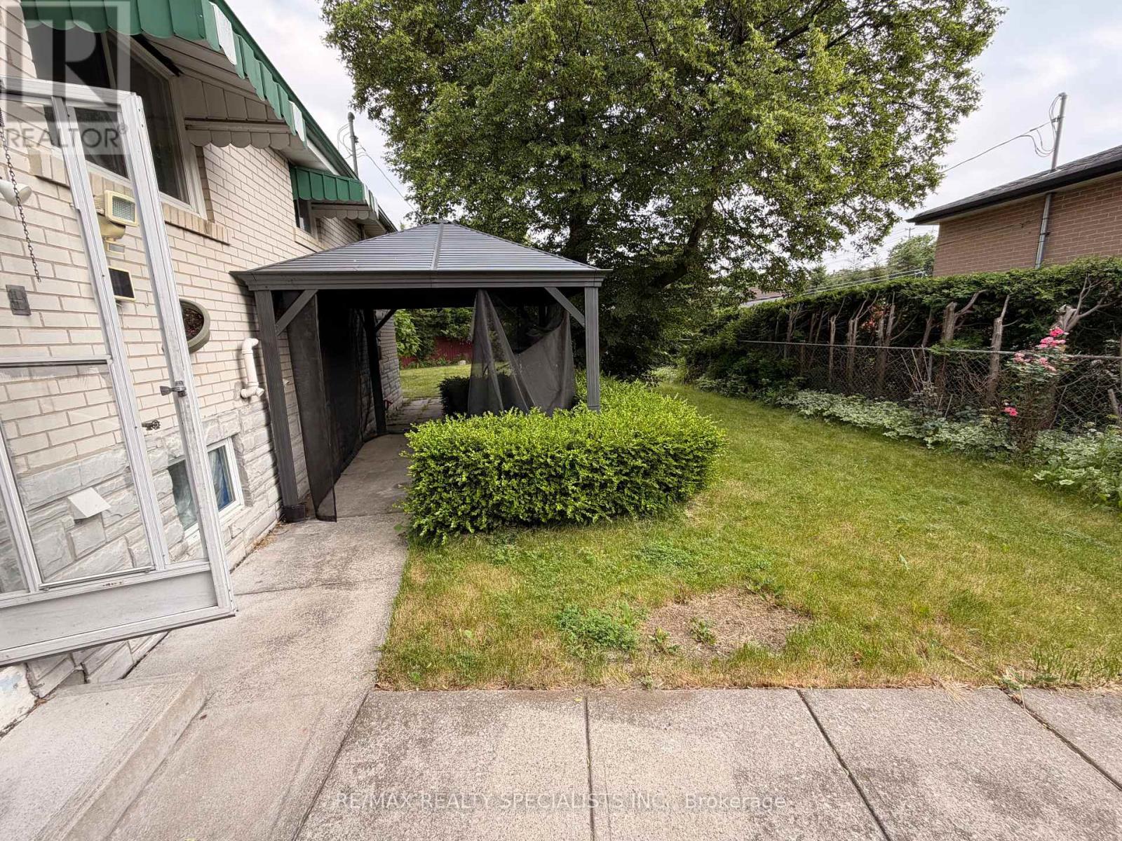 22 BEECHWOOD CRESCENT - 18