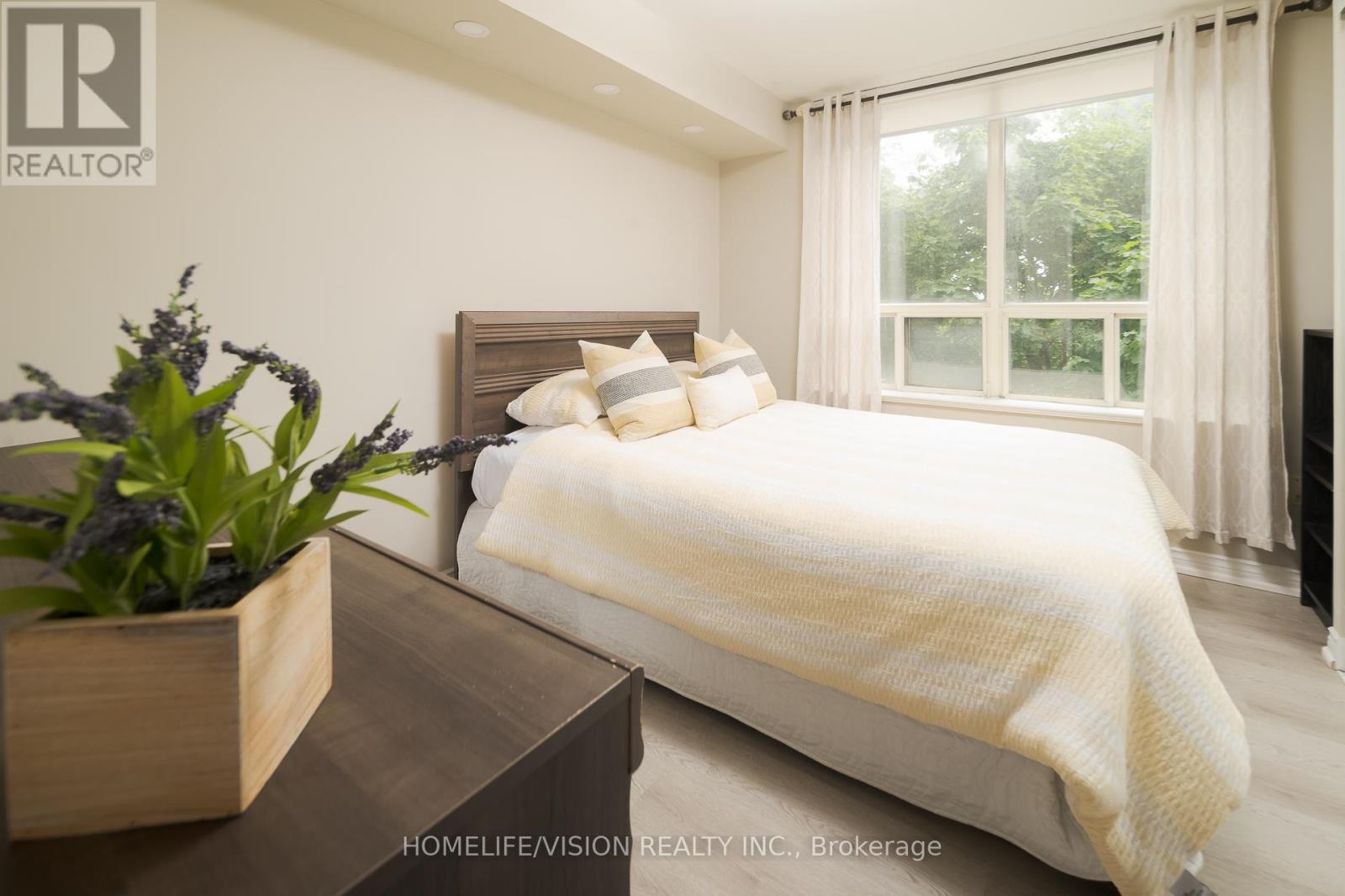 #413 7 TOWNSGATE DRIVE - 20