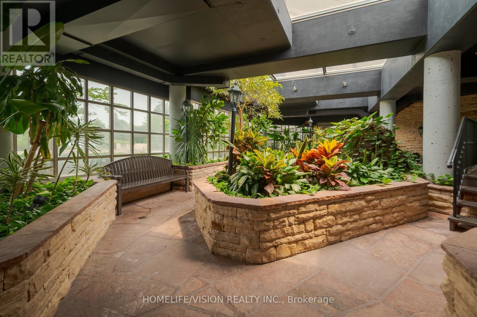 #413 7 TOWNSGATE DRIVE - 28