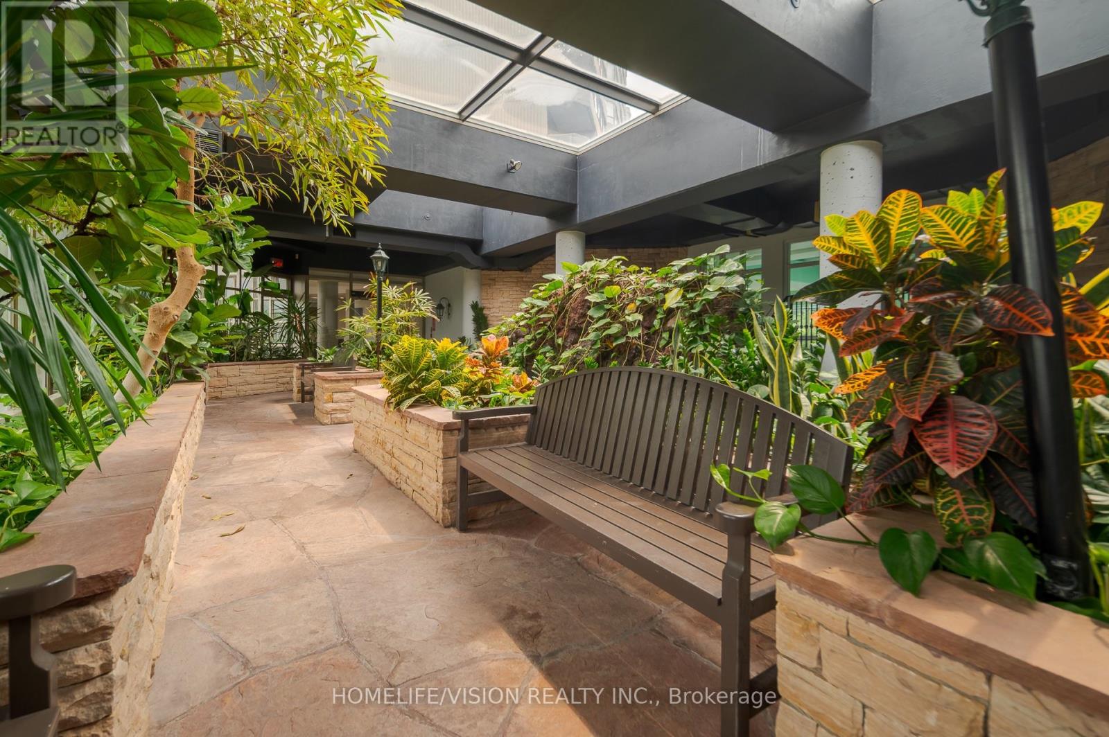 #413 7 TOWNSGATE DRIVE - 29