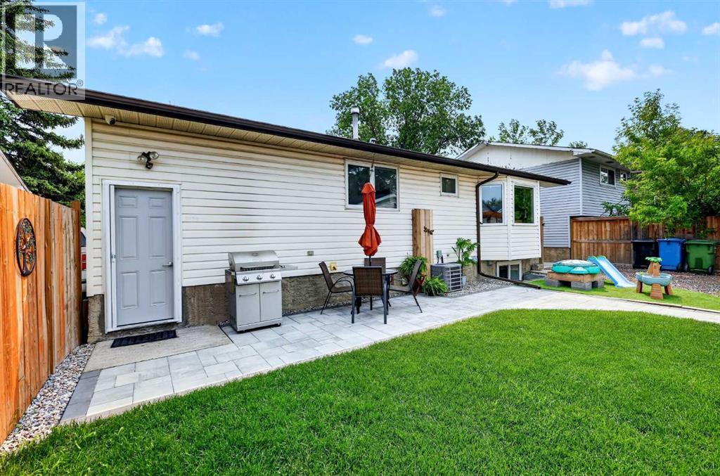 1820 Lysander Crescent SE — photo 9