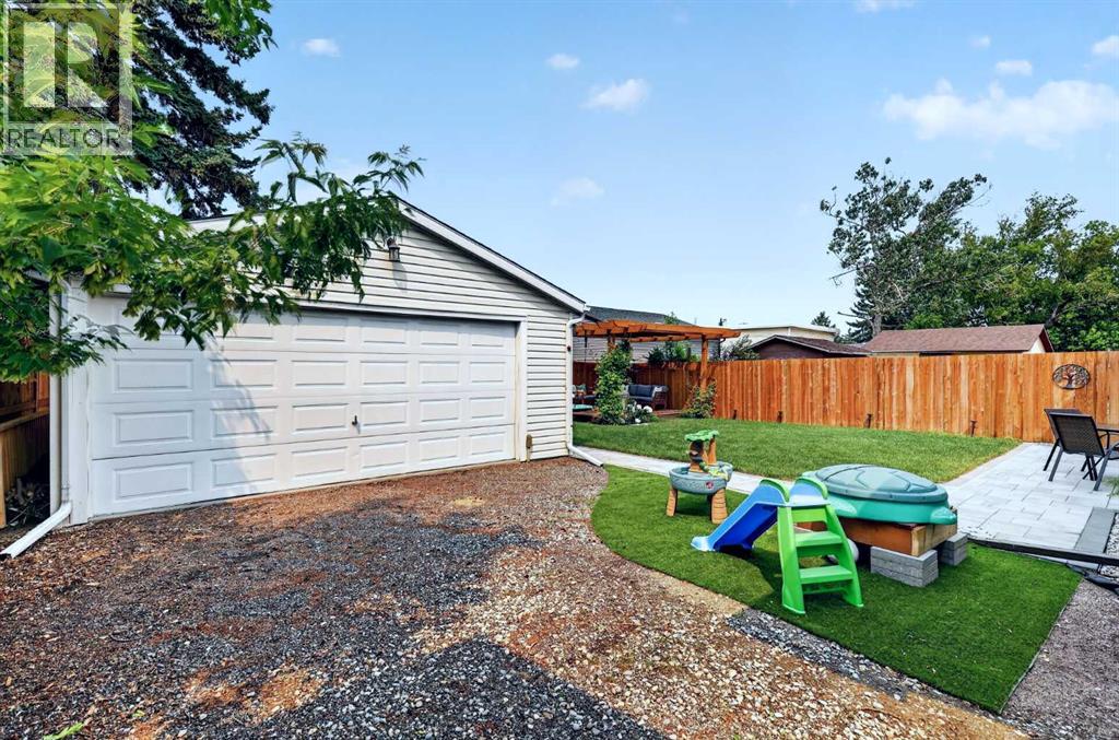 1820 Lysander Crescent SE — photo 7