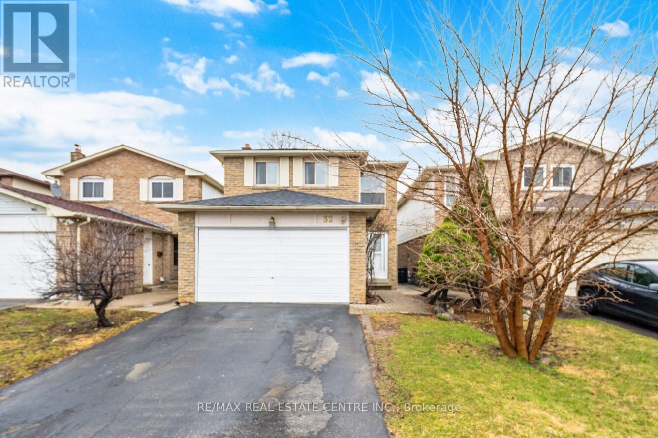 32 DAFOE CRESCENT - 1