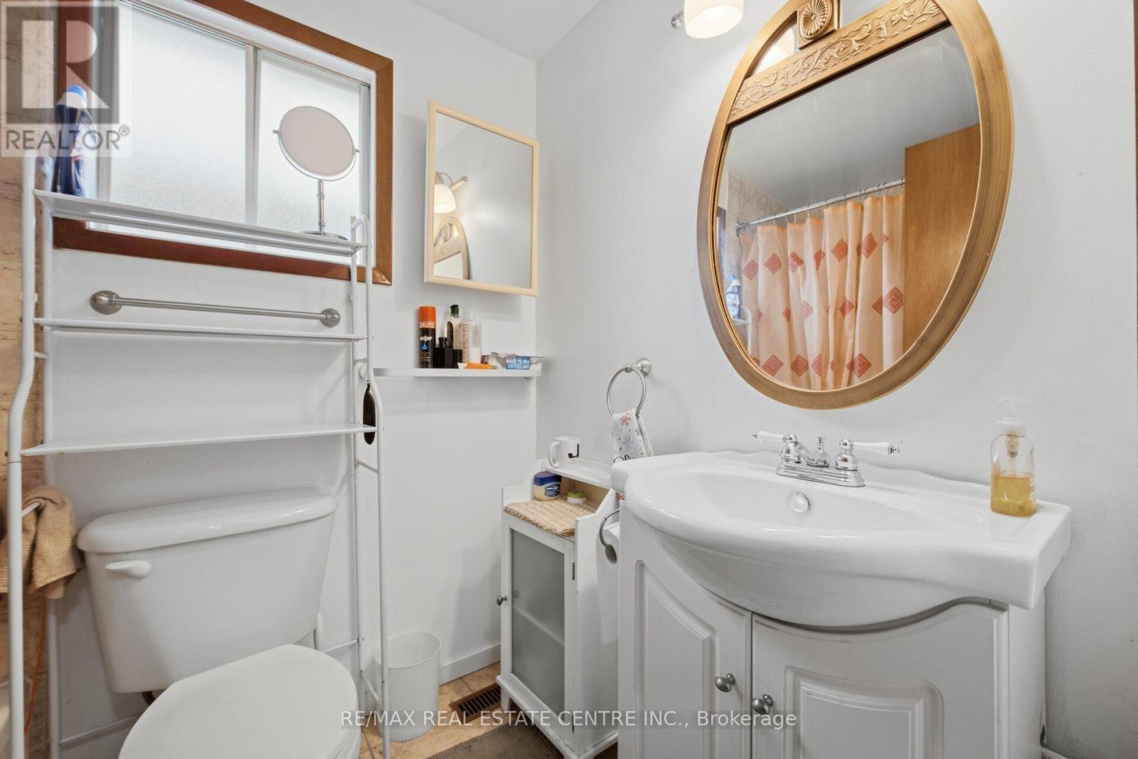 32 DAFOE CRESCENT - 24