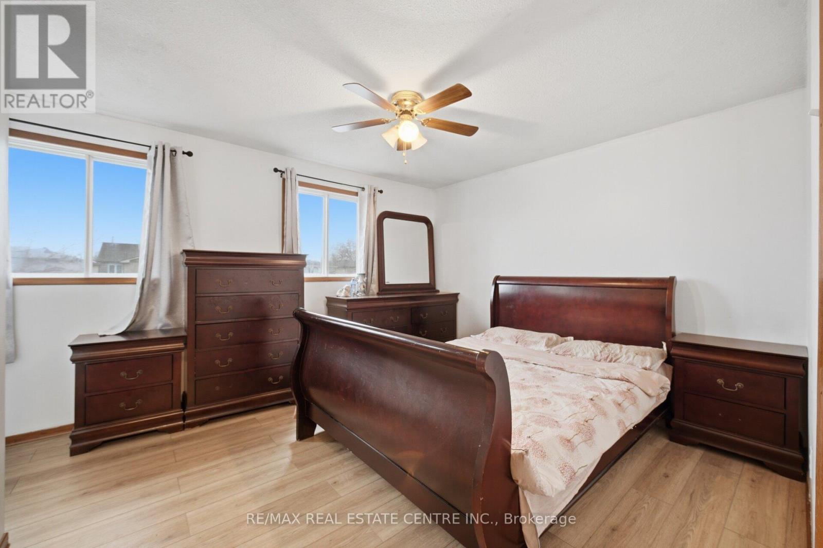 32 DAFOE CRESCENT - 27