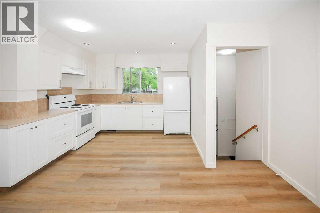 4201 50 Avenue - 3