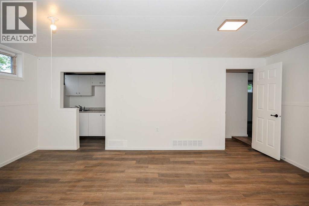 4201 50 Avenue - 13