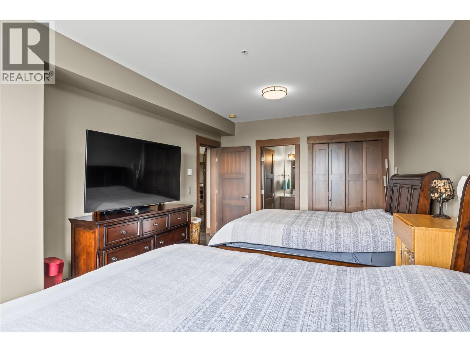 #203 5300B Big White Road - 26