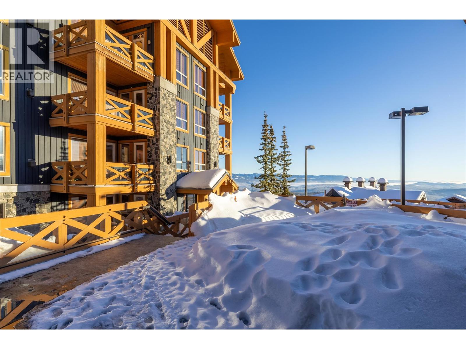 #203 5300B Big White Road - 47