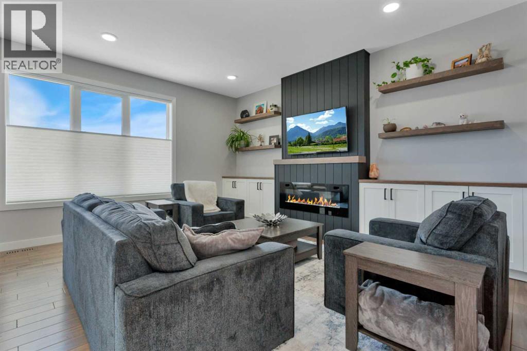 Listing photo – 132 Hollman Close E, Penhold
