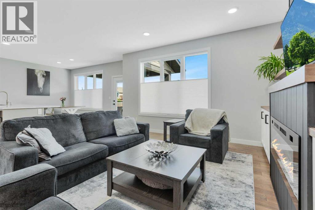 Listing photo – 132 Hollman Close E, Penhold