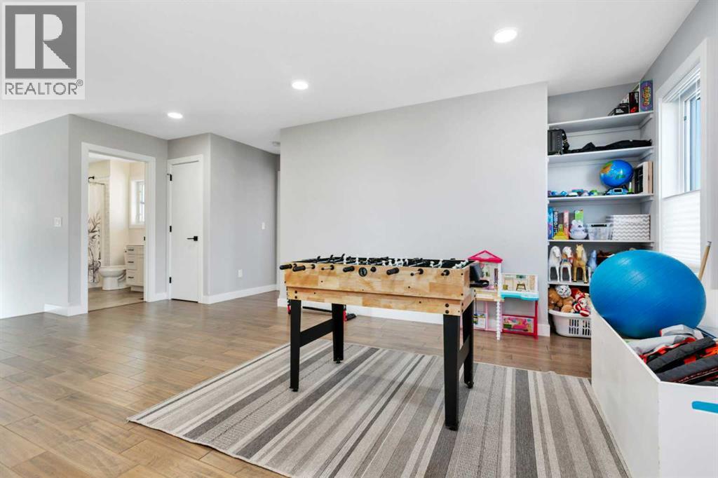 Listing photo – 132 Hollman Close E, Penhold