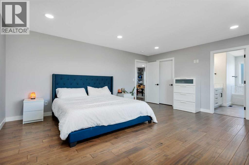 Listing photo – 132 Hollman Close E, Penhold