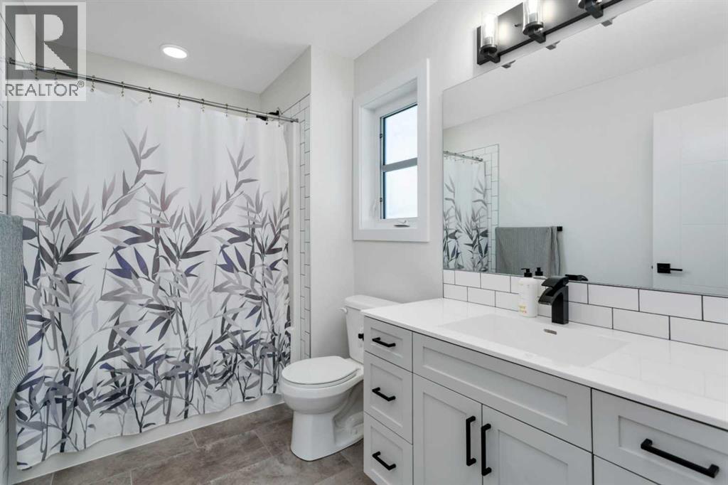 Listing photo – 132 Hollman Close E, Penhold