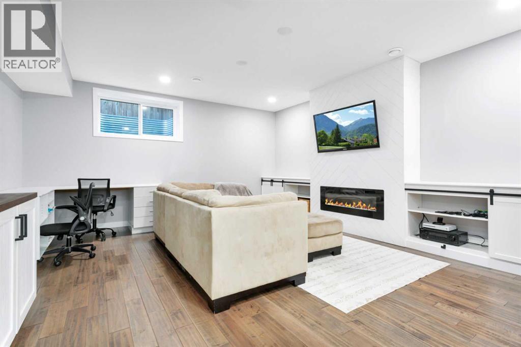 Listing photo – 132 Hollman Close E, Penhold