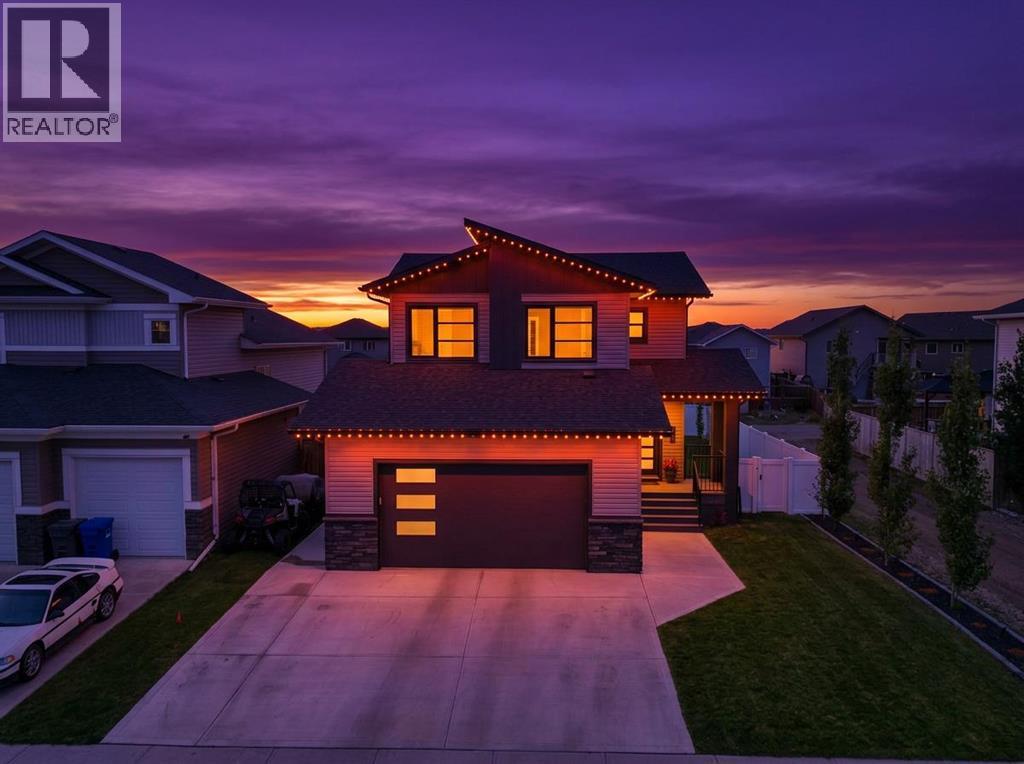 Listing photo – 132 Hollman Close E, Penhold