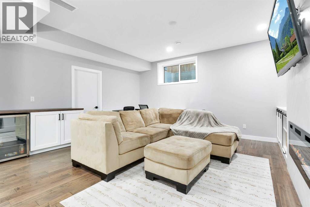 Listing photo – 132 Hollman Close E, Penhold