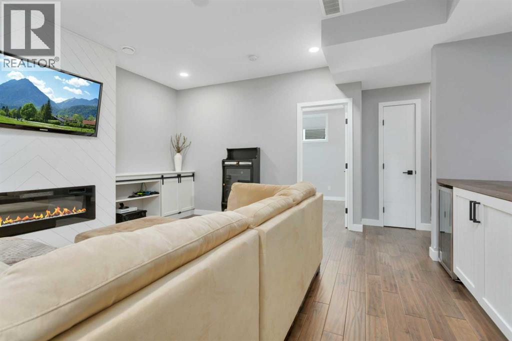 Listing photo – 132 Hollman Close E, Penhold