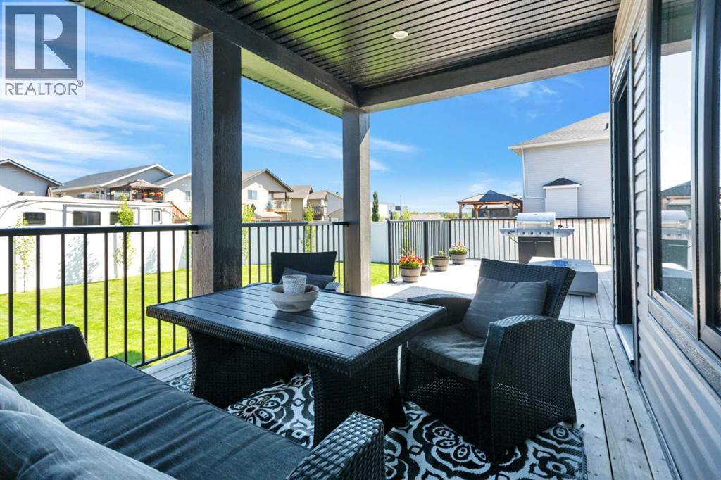 Listing photo – 132 Hollman Close E, Penhold