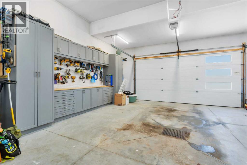 Listing photo – 132 Hollman Close E, Penhold