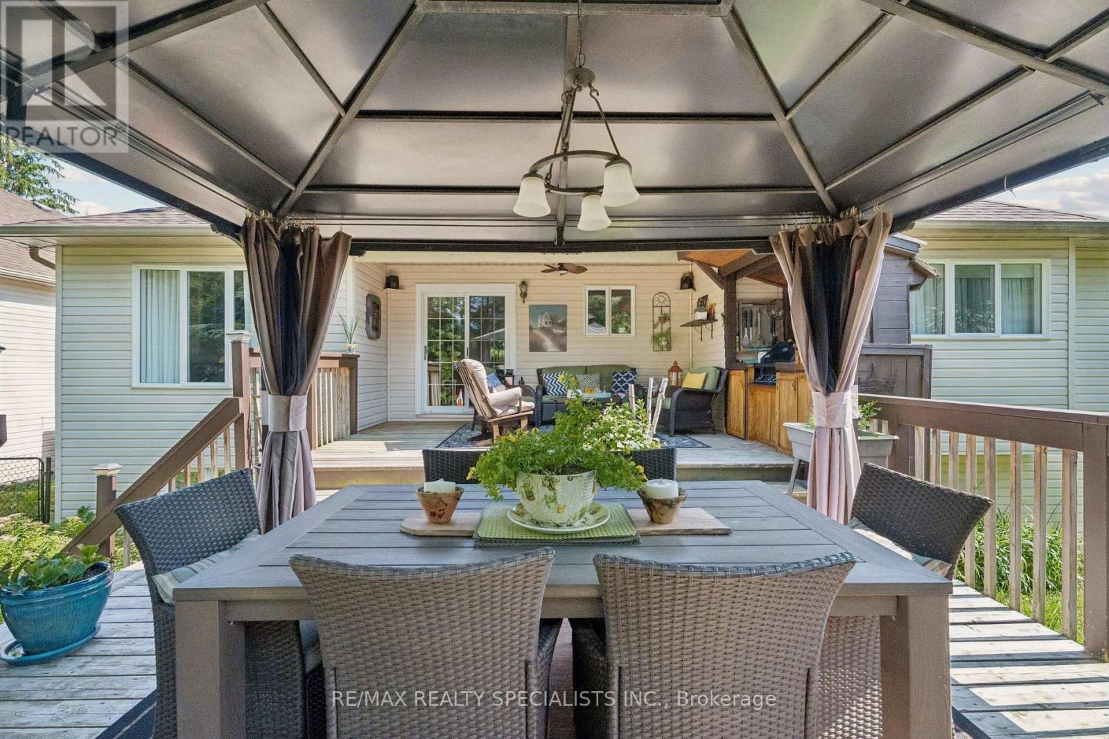 43 BUSH CRESCENT - 37