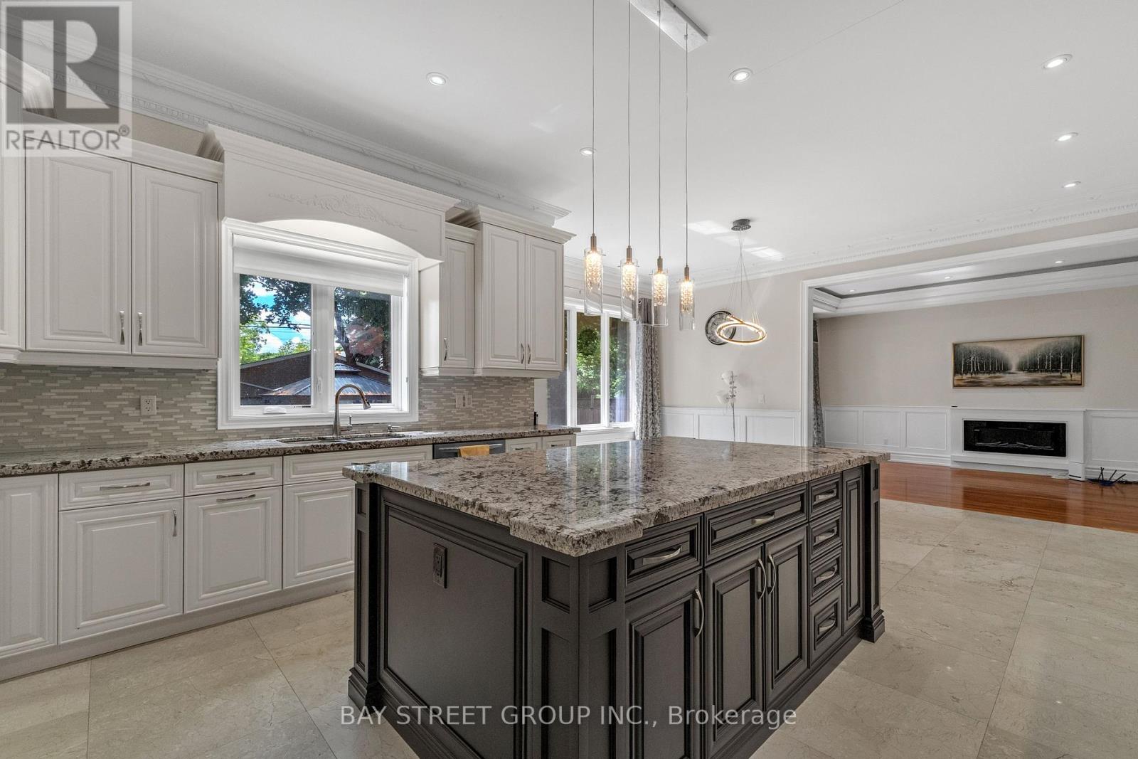 24 MURRAY AVENUE - 12