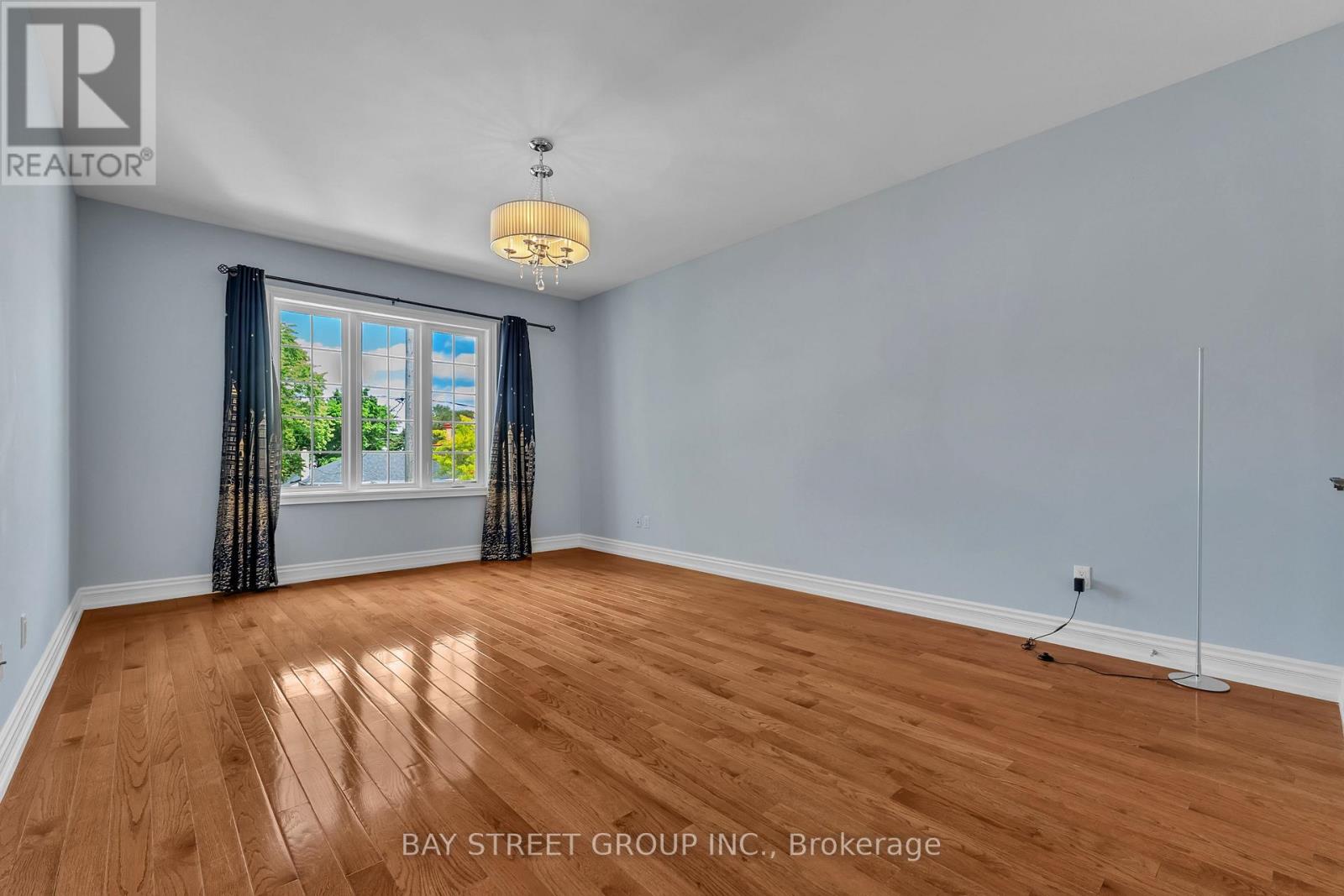 24 MURRAY AVENUE - 16