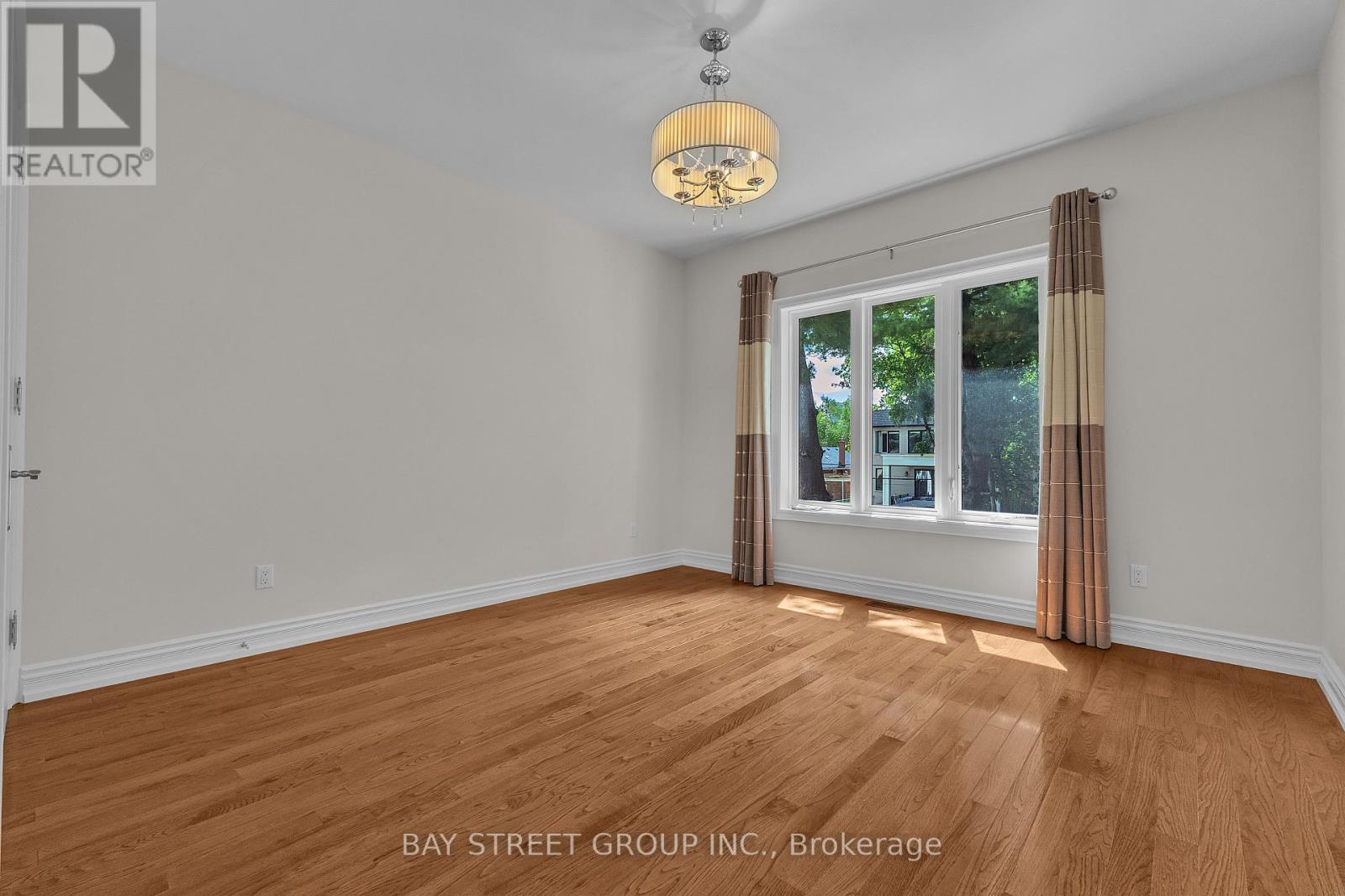 24 MURRAY AVENUE - 17