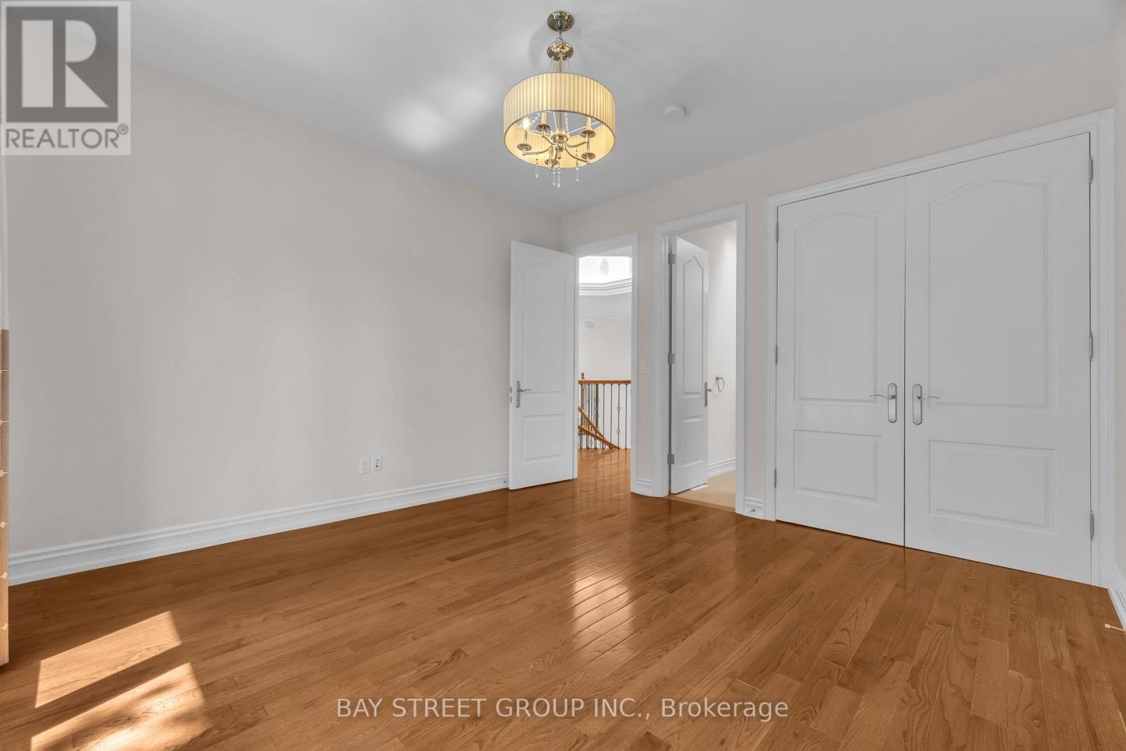 24 MURRAY AVENUE - 18