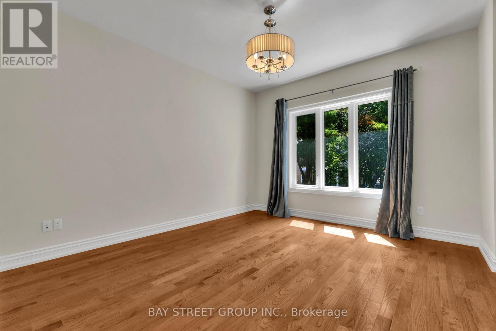 24 MURRAY AVENUE - 20