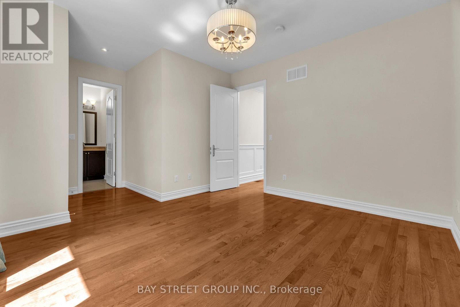 24 MURRAY AVENUE - 21