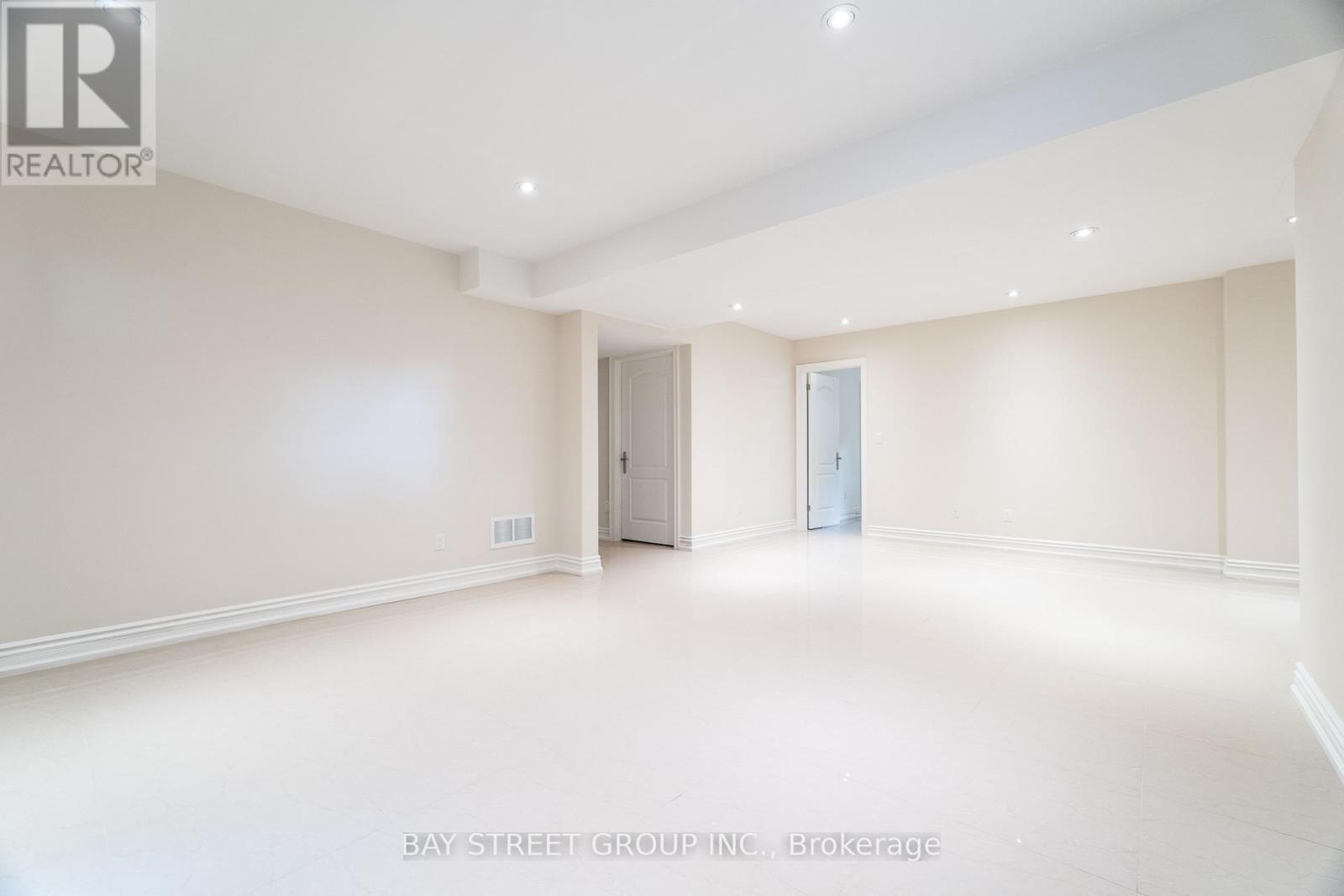 24 MURRAY AVENUE - 29
