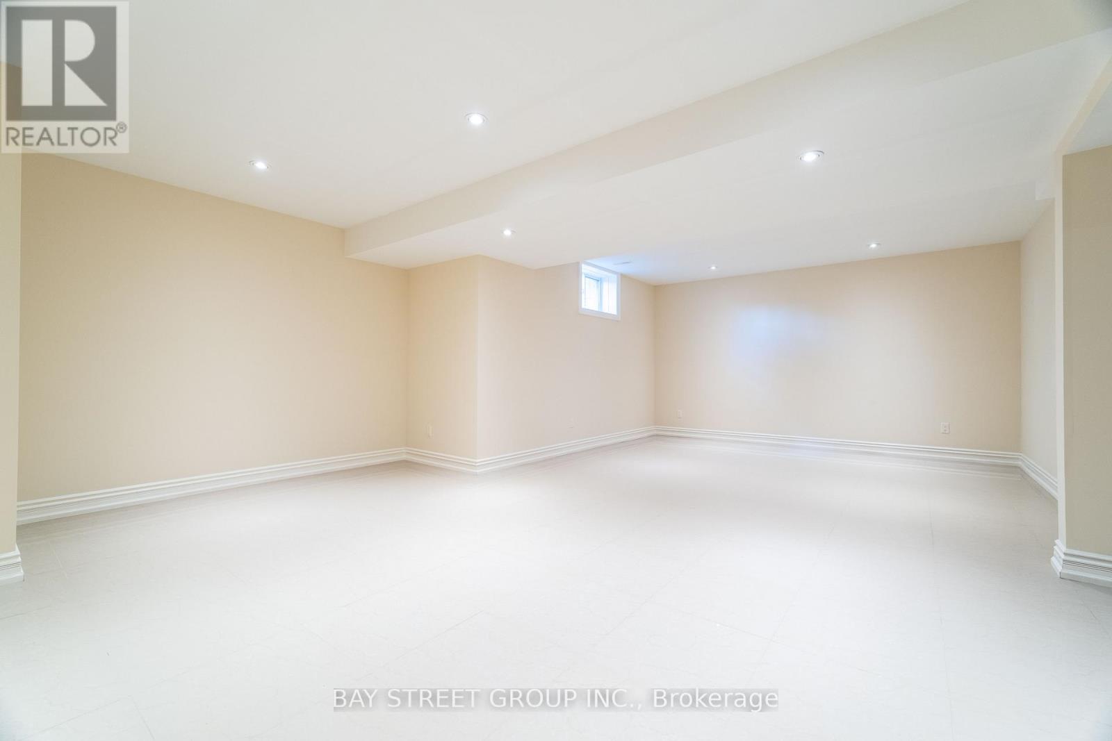 24 MURRAY AVENUE - 30